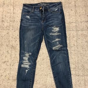AE RIPPED JEANS SIZE US 2